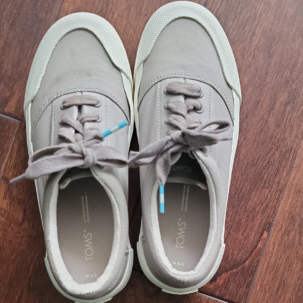 TOMS Light Gray Canvas Lace-Up Shoes